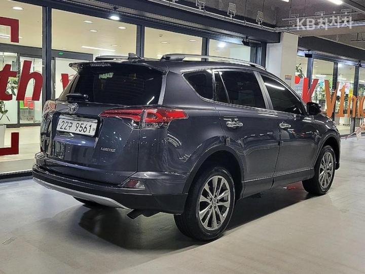 Toyota RAV 4 — miniaturë 4