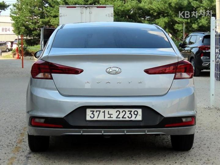Hyundai Avante — miniaturë 4
