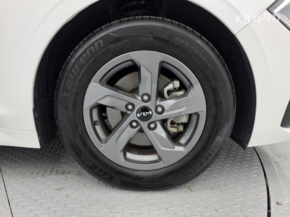 Kia K5 — miniaturë 7