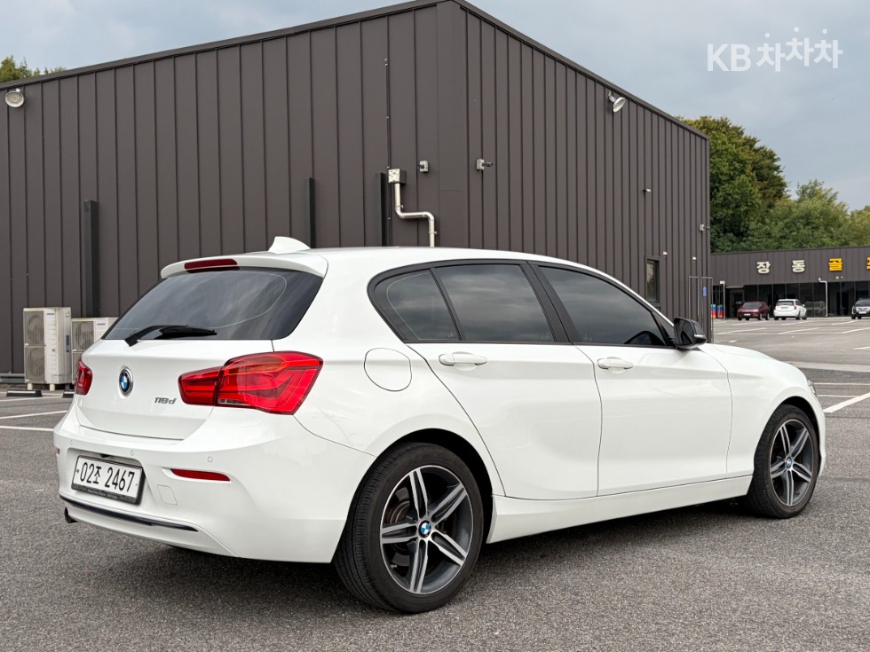 BMW 1 Series BASE MODEL — фото 2