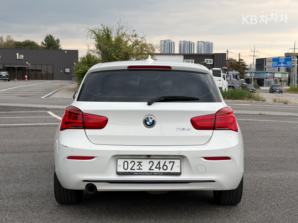 BMW 1 Series BASE MODEL — фото 4