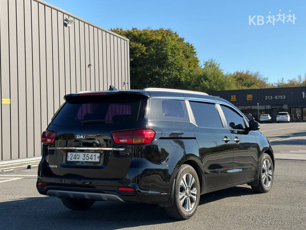 Kia Carnival LUXURY — фото 2