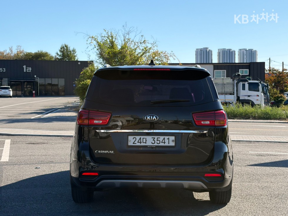 Kia Carnival LUXURY — фото 4