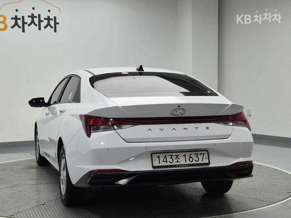 Hyundai Avante — фото 2