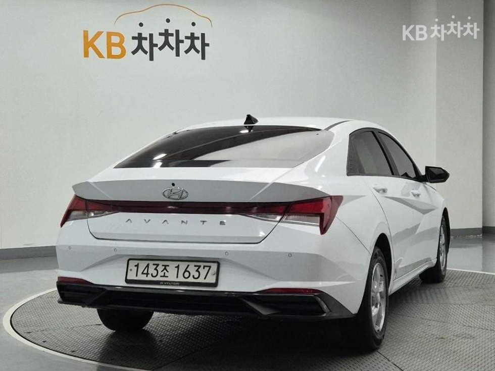Hyundai Avante — фото 3