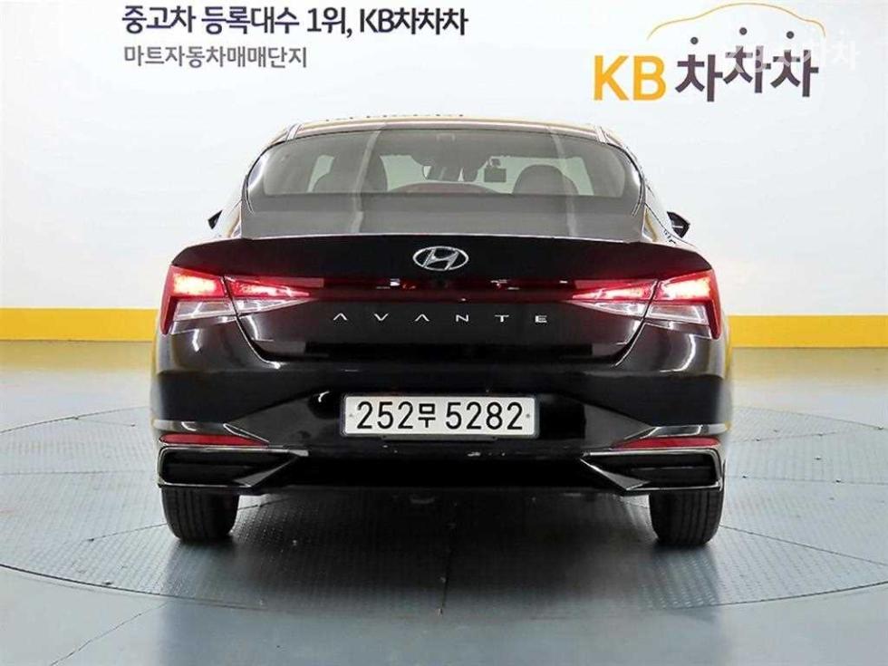 Hyundai Avante — фото 3