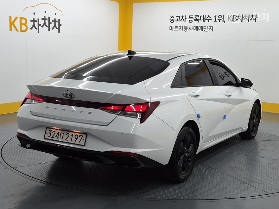 Hyundai Avante — фото 2