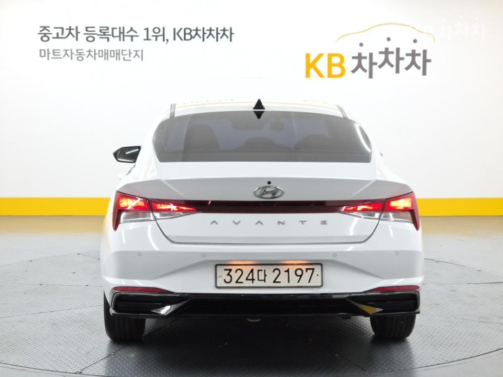 Hyundai Avante — фото 3