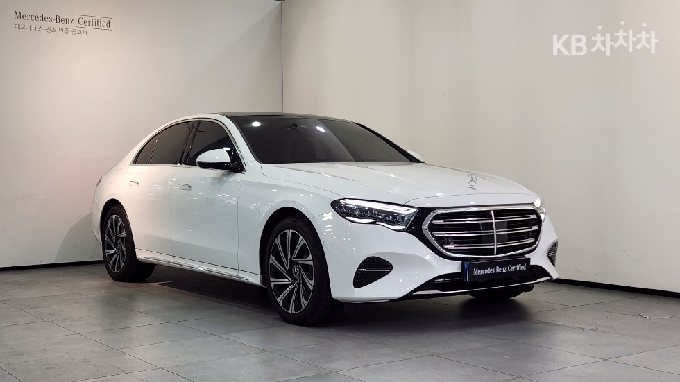 Mercedes-Benz E-Class Exclusive — фото 1