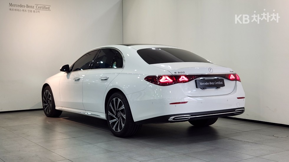 Mercedes-Benz E-Class Exclusive — фото 2