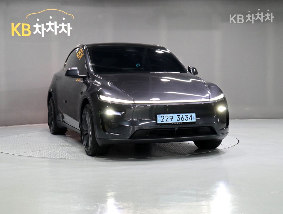 Tesla Model Y BASE MODEL — фото 2