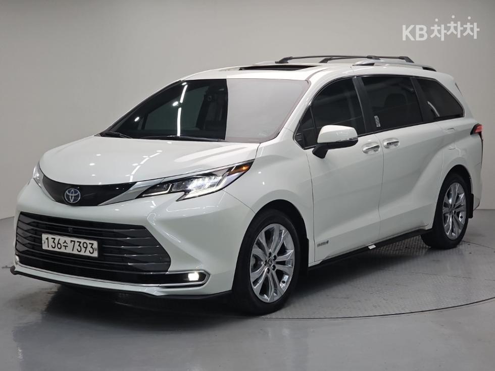 Toyota Sienna — фото 1