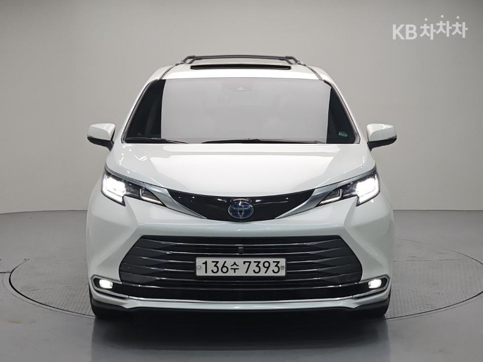 Toyota Sienna — фото 2