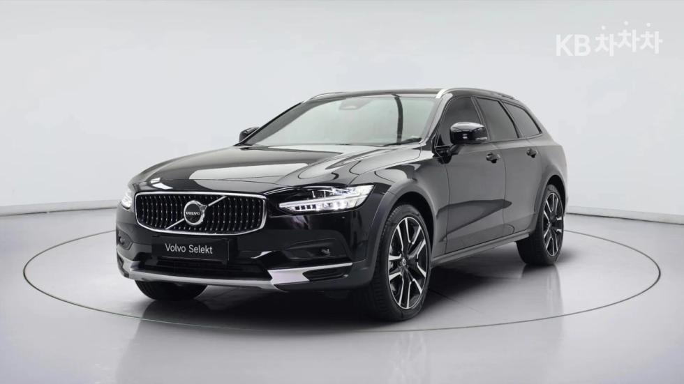 Volvo V90 Ultimate — фото 1