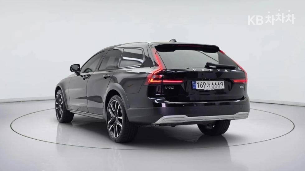 Volvo V90 Ultimate — фото 4