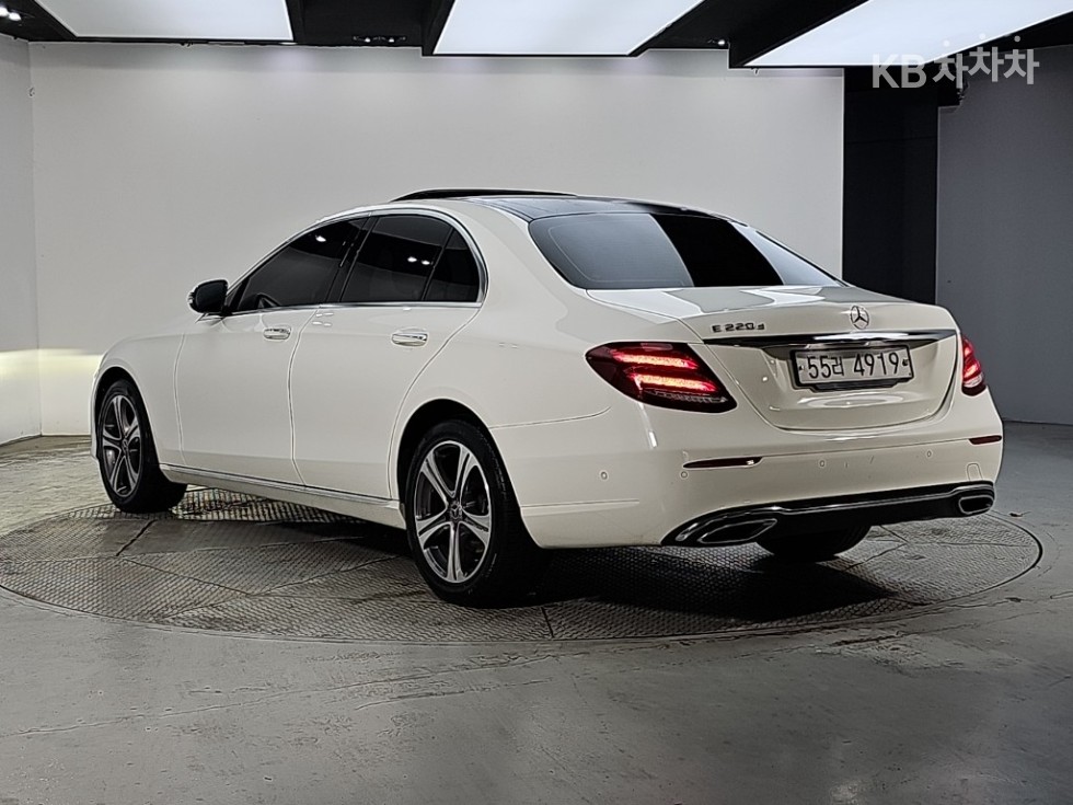 Mercedes-Benz E-Class Avantgarde — фото 3