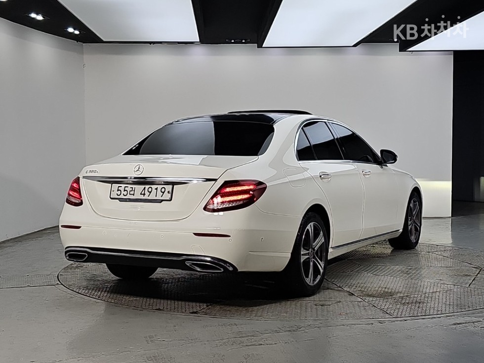 Mercedes-Benz E-Class Avantgarde — фото 4