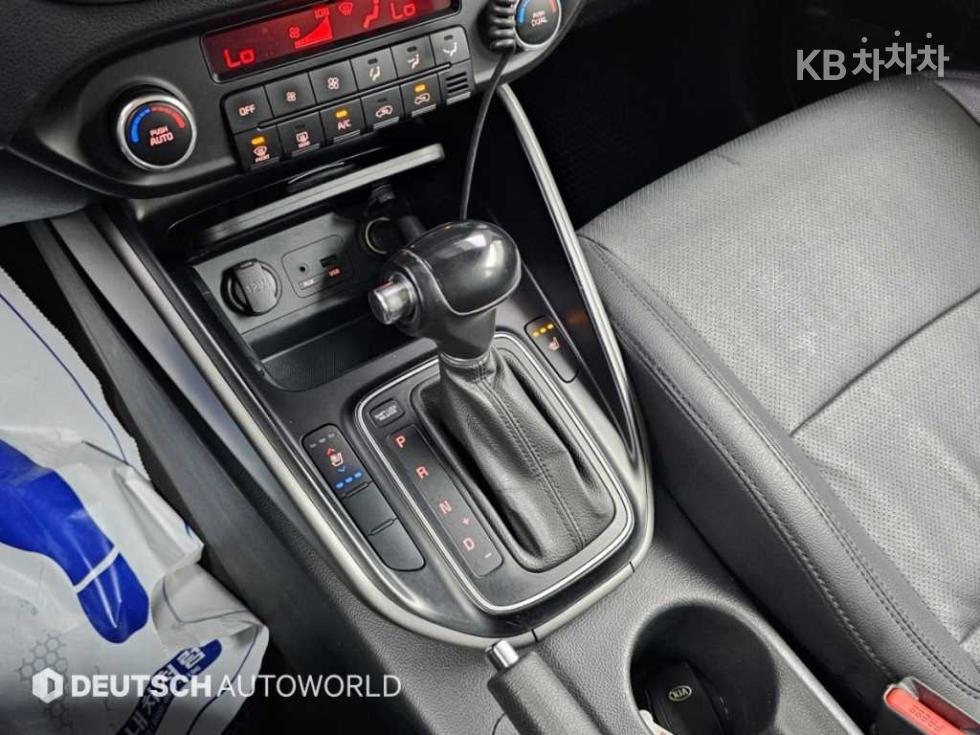 Kia Carens — miniaturë 9