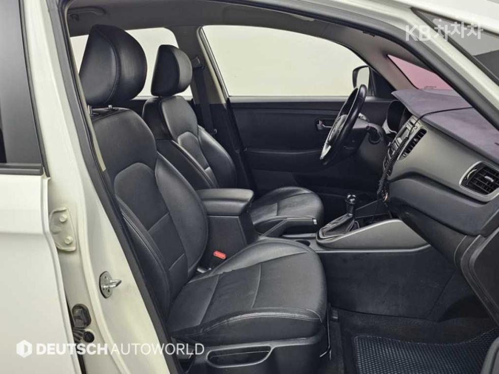Kia Carens — miniaturë 10