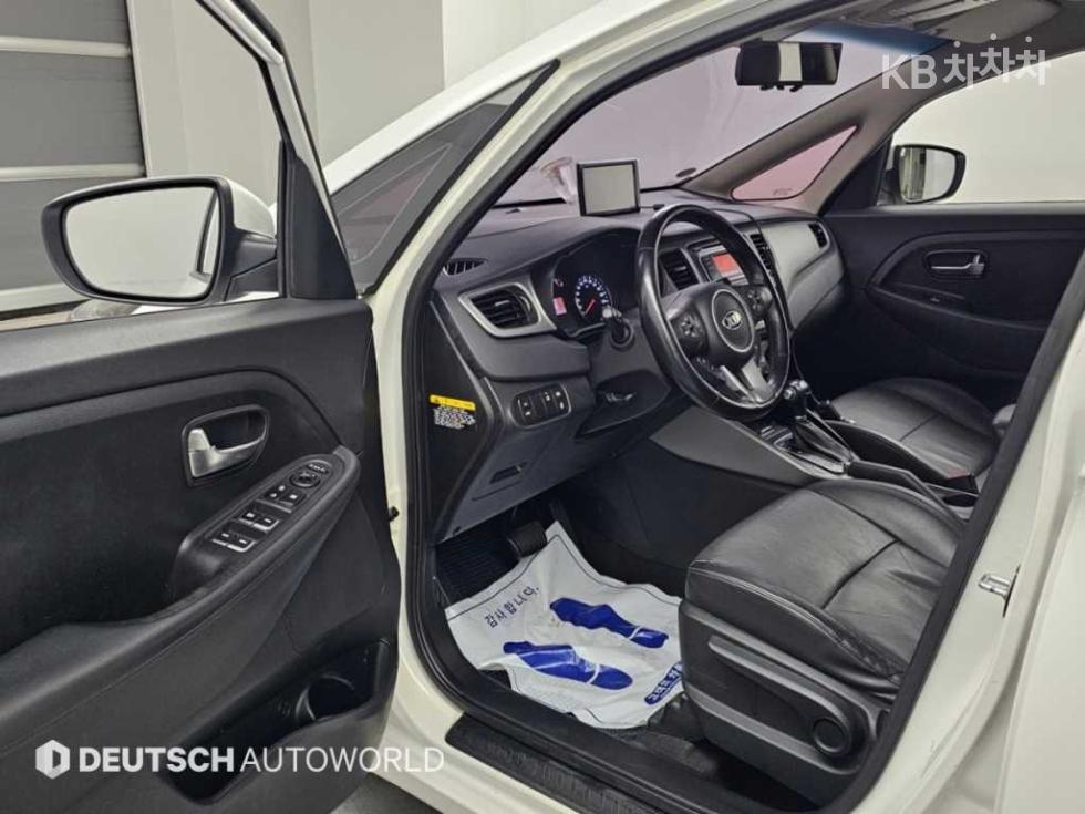 Kia Carens — miniaturë 11