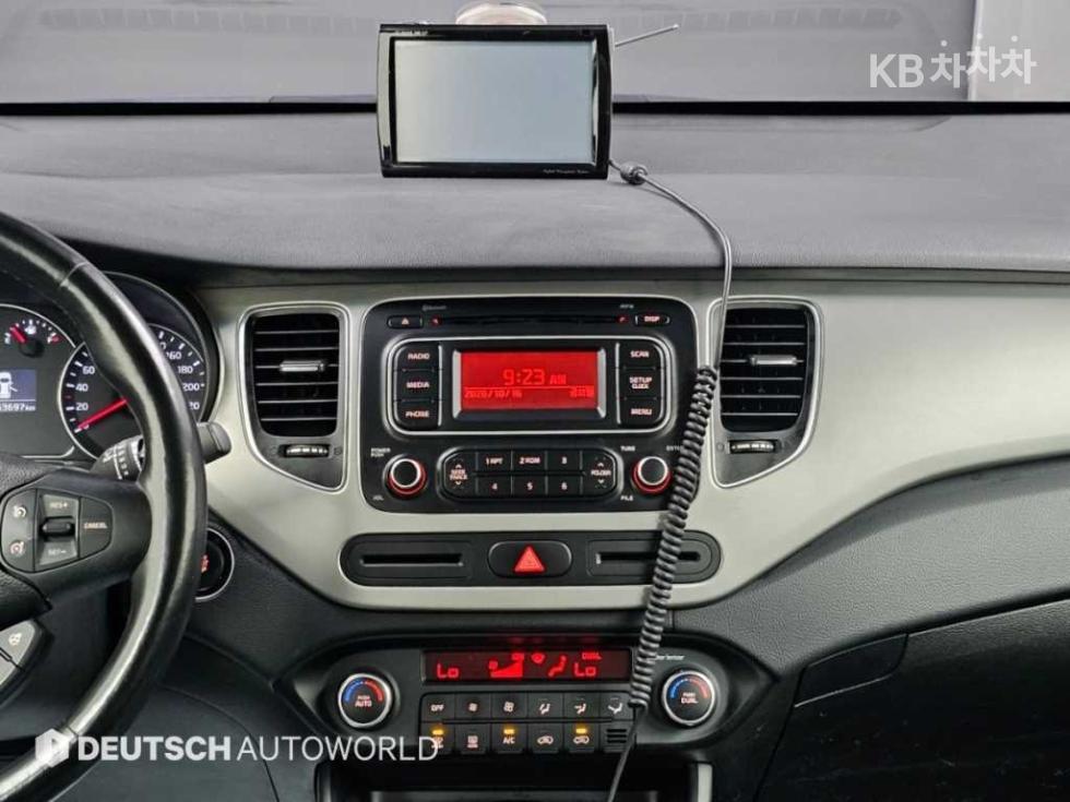 Kia Carens — miniaturë 14