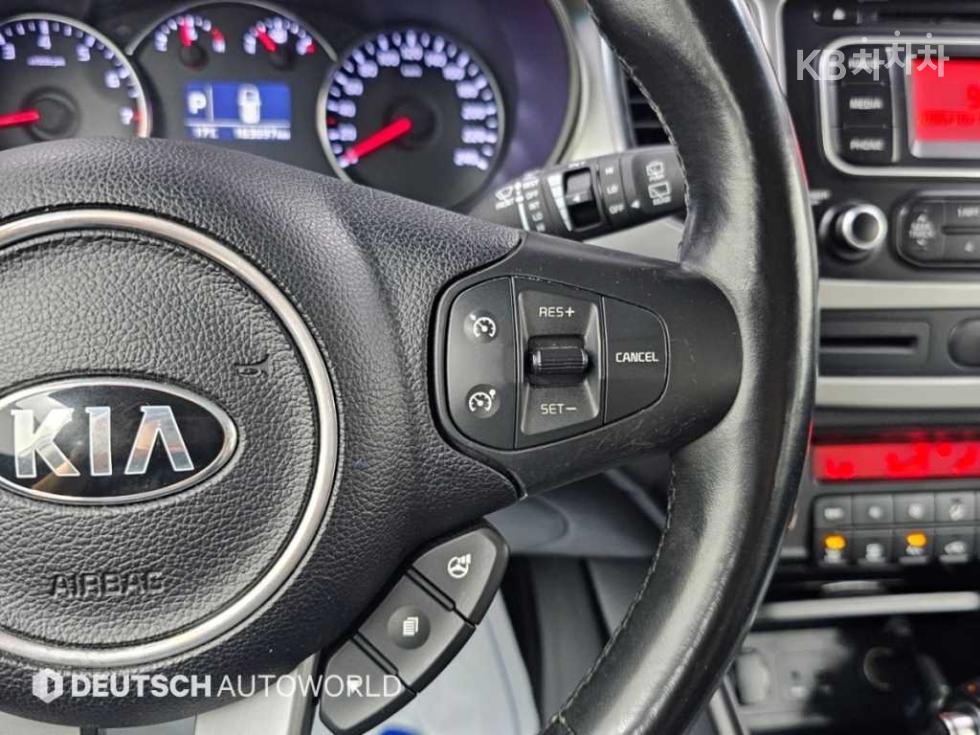 Kia Carens — miniaturë 18