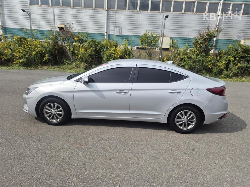 Hyundai Avante Smart — фото 3