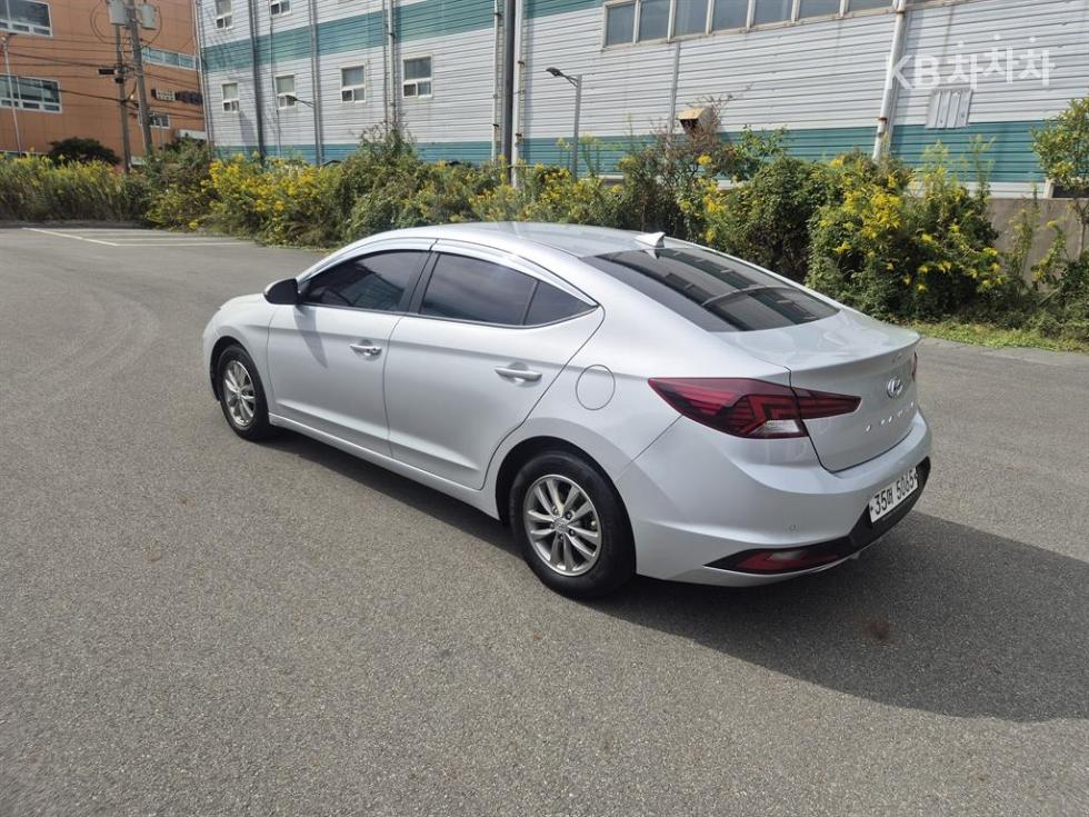 Hyundai Avante Smart — фото 4