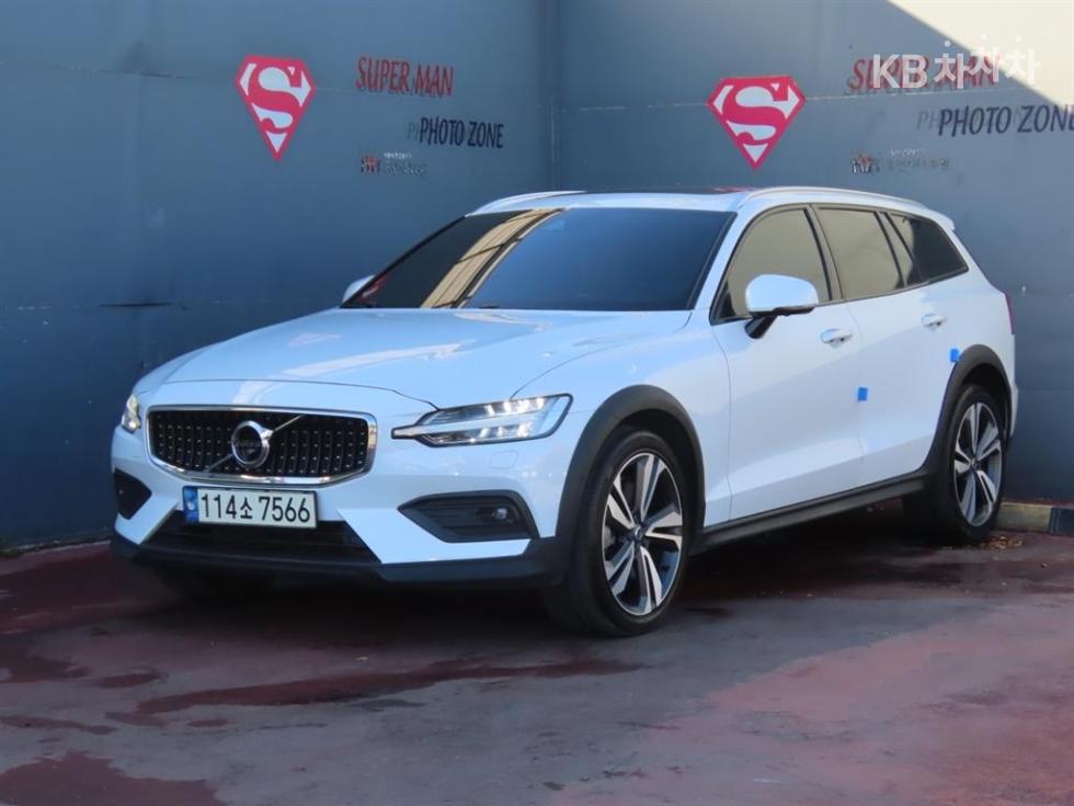 Volvo V60 Pro — фото 1