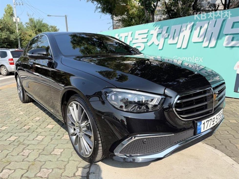 Mercedes-Benz E-Class EXCLUSIVE — фото 3
