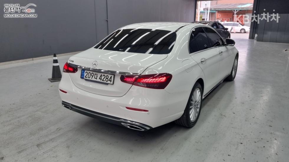 Mercedes-Benz E-Class Exclusive — фото 2