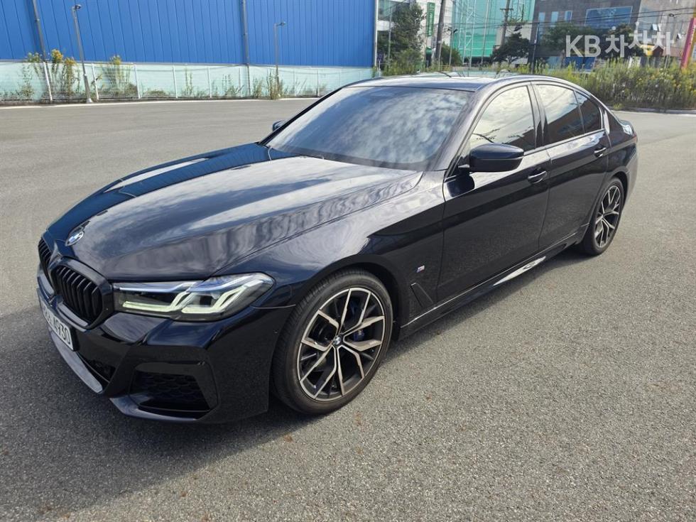 BMW 5 Series M Sport — фото 1