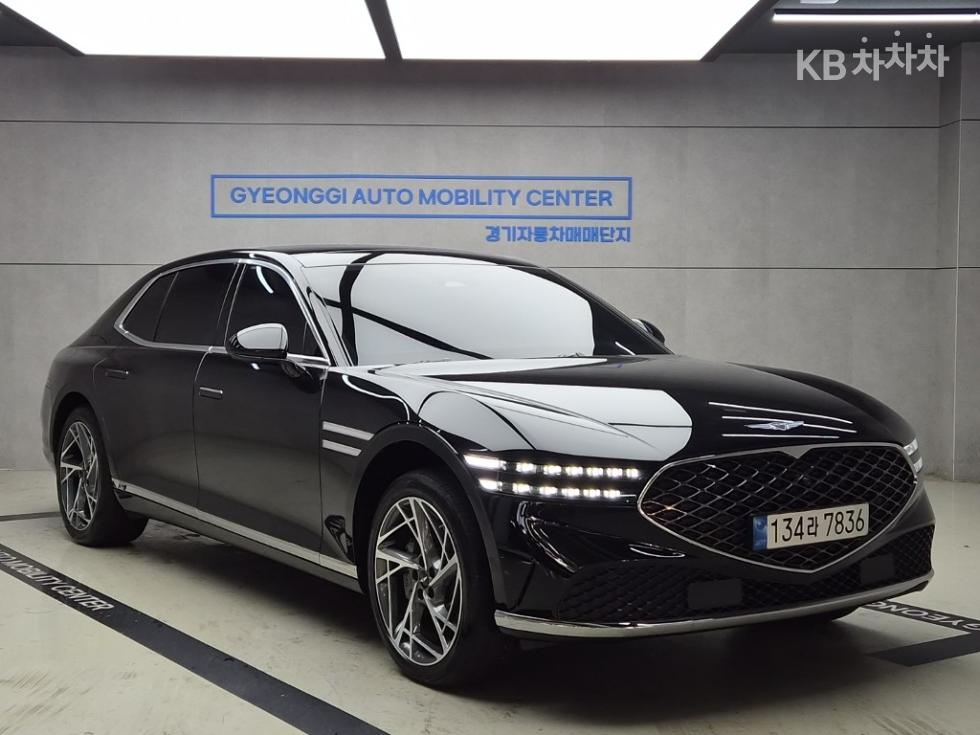 Genesis G90 BASE MODEL — фото 1