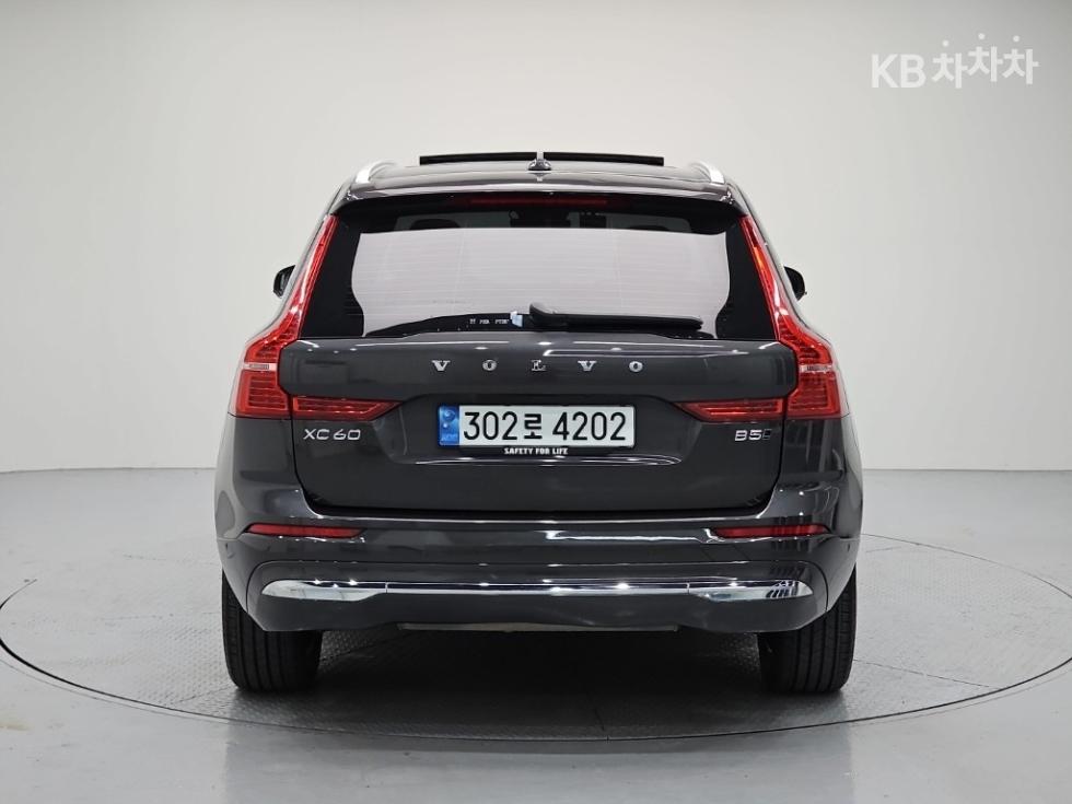 Volvo XC60 Ultimate Bright — фото 3