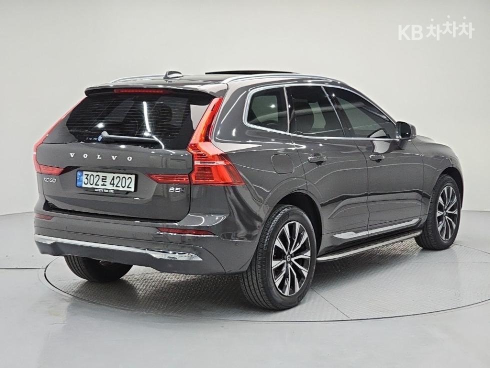 Volvo XC60 Ultimate Bright — фото 4