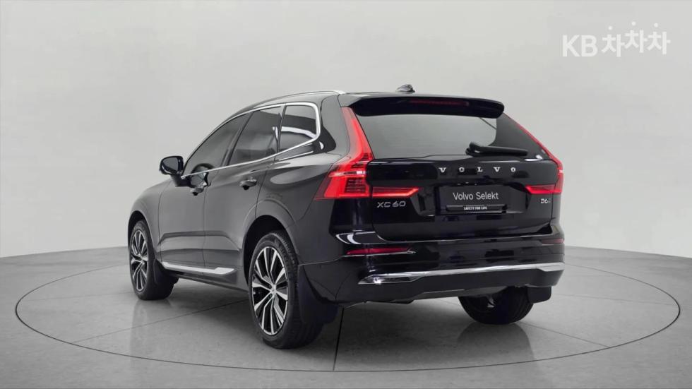 Volvo XC60 Ultimate Bright — фото 4
