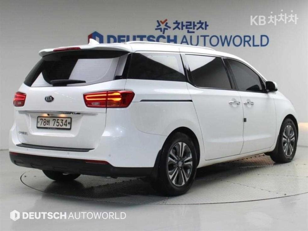 Kia Carnival PRESTIGE — фото 3