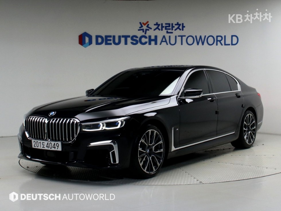 BMW 7 Series M Sport — фото 1