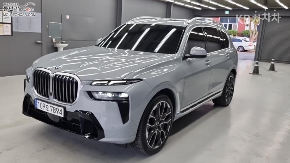 BMW X7 M Sport — фото 1