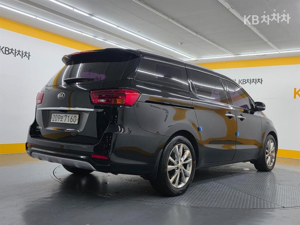 Kia Carnival Noblesse Special — фото 4