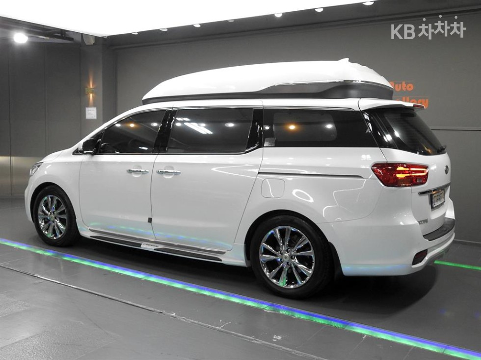 Kia Carnival Noblesse Special — фото 3