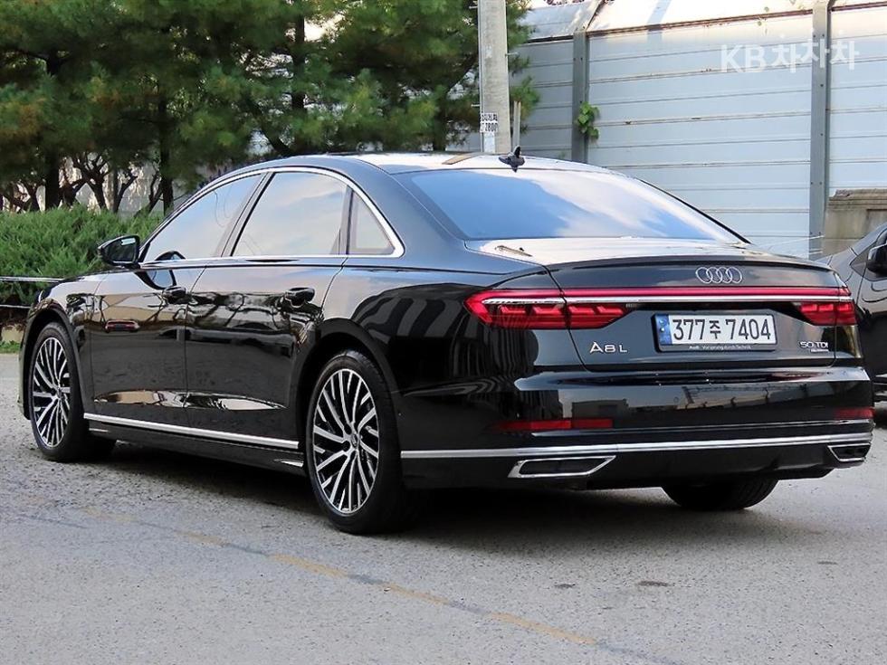Audi A8 — фото 3