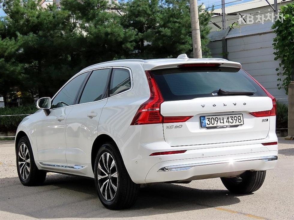 Volvo XC60 Ultimate Bright — фото 3