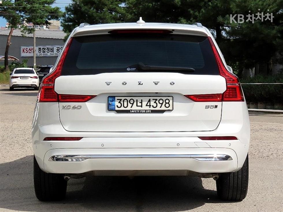 Volvo XC60 Ultimate Bright — фото 4