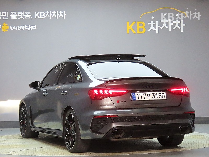 Audi RS3 BASE MODEL — фото 4