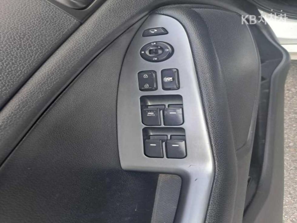 Kia K5 — miniaturë 8