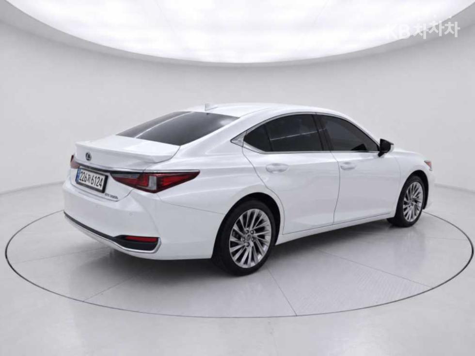 Lexus ES Executive — фото 4
