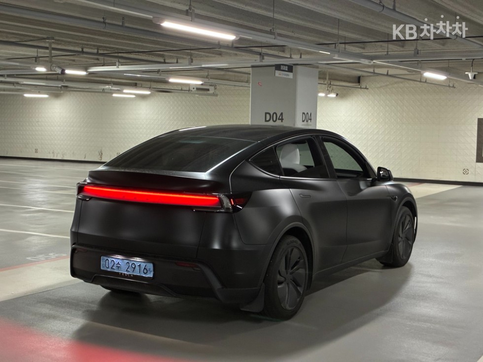 Tesla Model Y BASE MODEL — фото 3