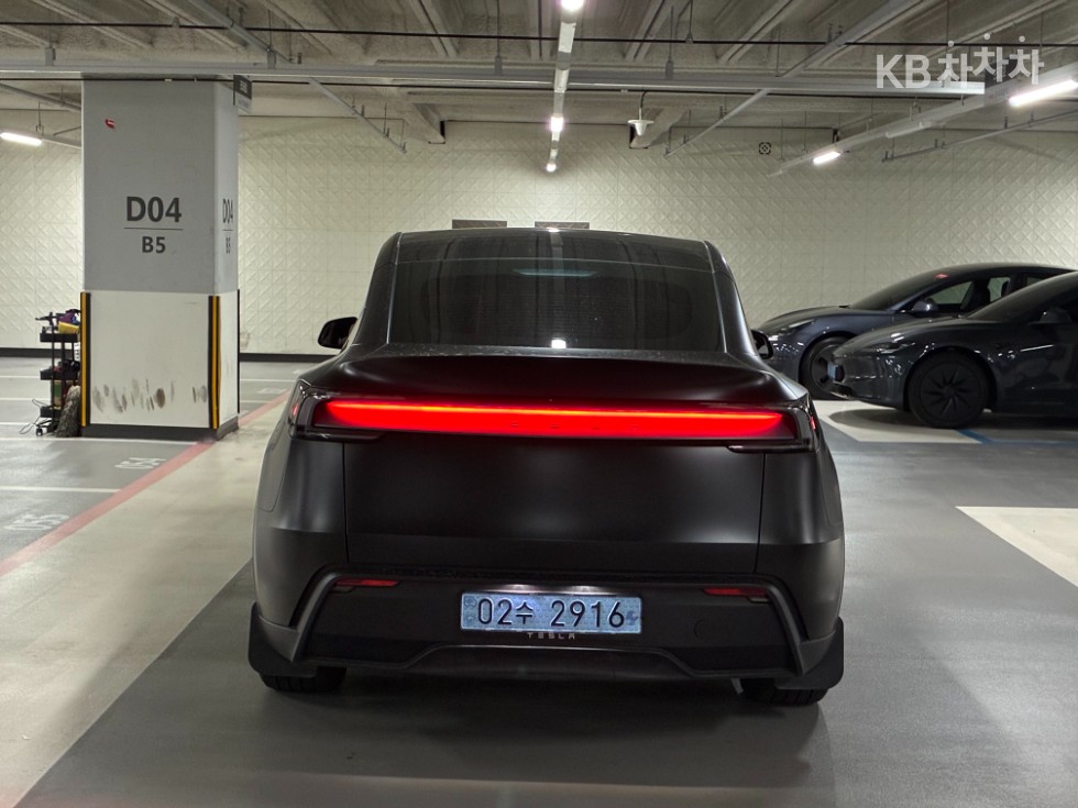 Tesla Model Y BASE MODEL — фото 4