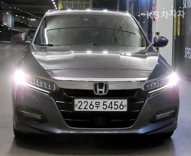 Honda Accord Touring — фото 2